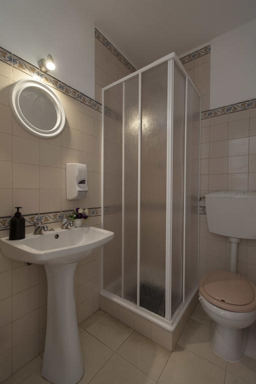 Guest House First Floor لاغوس المظهر الخارجي الصورة